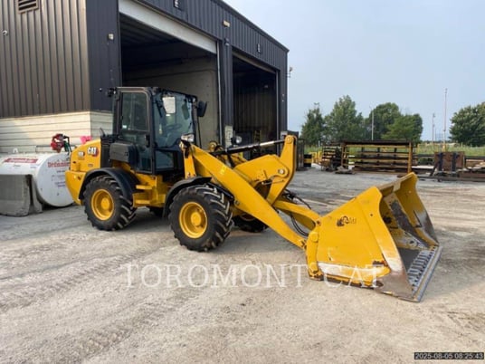 Cat 908, Compact Wheel Loader, 1139 hours, S/N: MZ800185, 2022 - Image 2