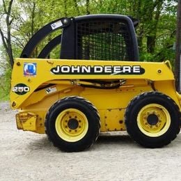 John Deere 250, Skid Steer, 2.9L Diesel Engine, 66" Bucket, 250 Amps, 2400 RPM, 18.5 hours - Image 3