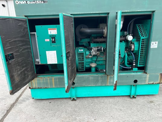 125 KW Cummins/Onan #125DGEA, Diesel Generator, 8.3 liter engine, 207 HP @ 1800 RPM, 120/208 Volt, 1PH/3PH - Image 5