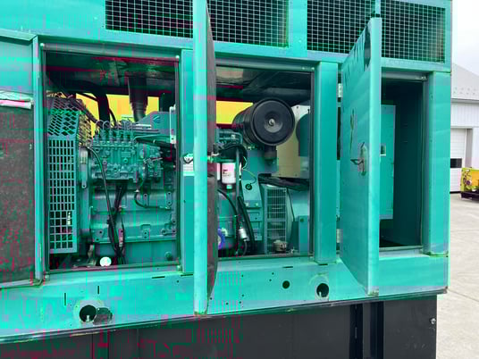 150 KW Cummins/Onan #DGFA-5567544, Diesel Generator Set, 8.3 liter engine, 120/240 Volt, 1PH/3PH, 654 hours - Image 6