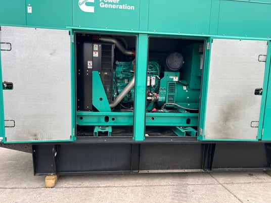 250 KW Cummins/Onan #DQDAA-6073524, Diesel Generator Set, 9 liter engine, 120/240 Volt, 1PH/3PH, 562 hours - Image 5