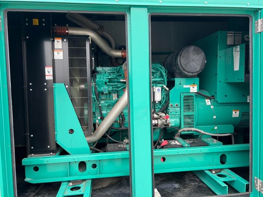 250 KW Cummins/Onan #DQDAA-6073524, Diesel Generator Set, 9 liter engine, 120/240 Volt, 1PH/3PH, 562 hours - Image 6