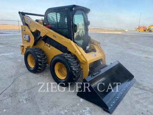 Cat 272D3, Skid Steer Loader, 386 hours, S/N: TY300508, 2025 - Image 2