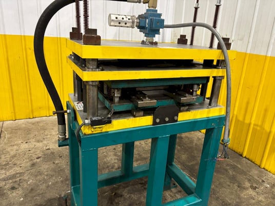 7 Ton, Airam #AP7, pneumatic cut-off press, 1/2" stroke, 27.5" btwn posts, 19.5" x 34" bed & ram\ - Image 2