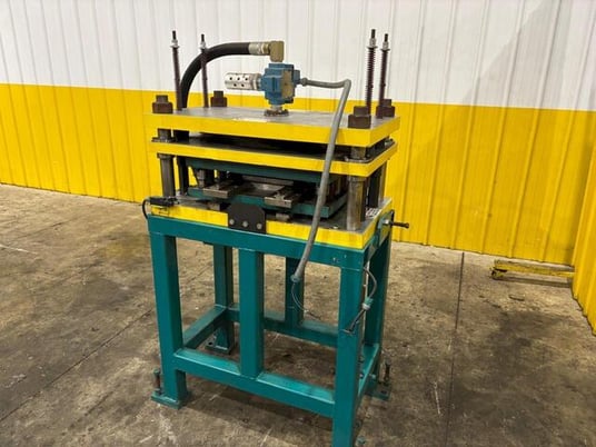 7 Ton, Airam #AP7, pneumatic cut-off press, 1/2" stroke, 27.5" btwn posts, 19.5" x 34" bed & ram\ - Image 3