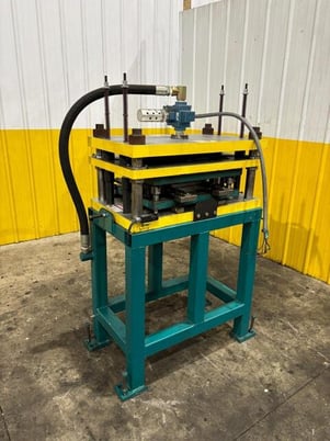 7 Ton, Airam #AP7, pneumatic cut-off press, 1/2" stroke, 27.5" btwn posts, 19.5" x 34" bed & ram\ - Image 4