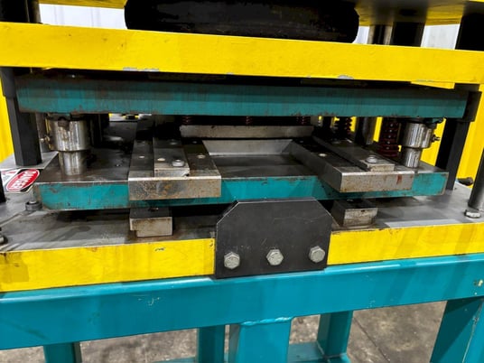 7 Ton, Airam #AP7, pneumatic cut-off press, 1/2" stroke, 27.5" btwn posts, 19.5" x 34" bed & ram\ - Image 8