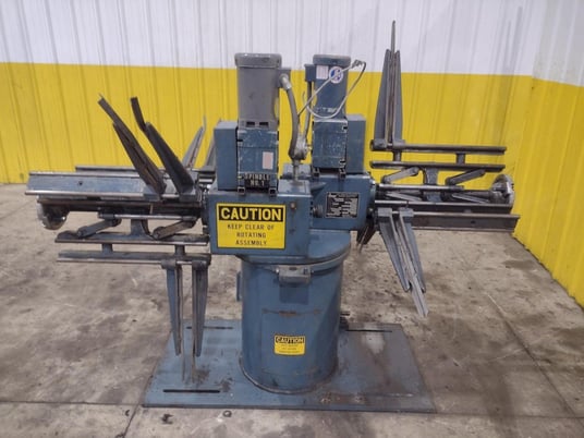 1600 lb. CWP #2RDM, motorized double end coil reel uncoiler, 18" width, 48" outside dimensions - Image 2