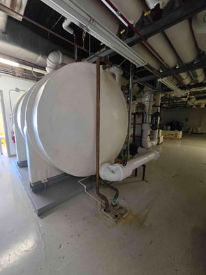 1042 gallon Edwards, Fiberglass Tank, Water Holding Tanks (2 available) - Image 3