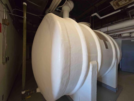 1042 gallon Edwards, Fiberglass Tank, Water Holding Tanks (2 available) - Image 6