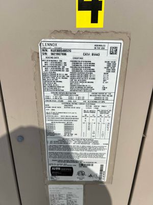 25 Ton, Lennox #KGB300S4MS2G, AC Package, Gas Heat, down flow, R410A, 460 V., 2021 (2 available) - Image 3