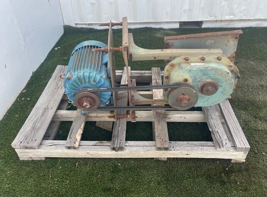 15 HP, 1765 RPM, Dodge #TA4207H09, Speed Reducer w/ North American Electric motor, 9.23 ratio - Image 7