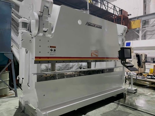 400 Ton, Accurpress #740012, CNC Hydraulic Press Brake, 12' bed, 10'-6" between housings, 20" open height - Image 1