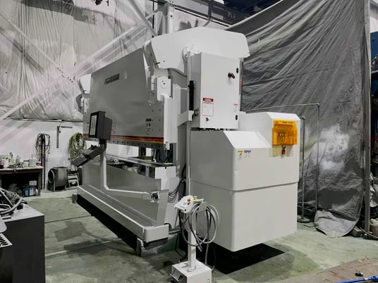 400 Ton, Accurpress #740012, CNC Hydraulic Press Brake, 12' bed, 10'-6" between housings, 20" open height - Image 6
