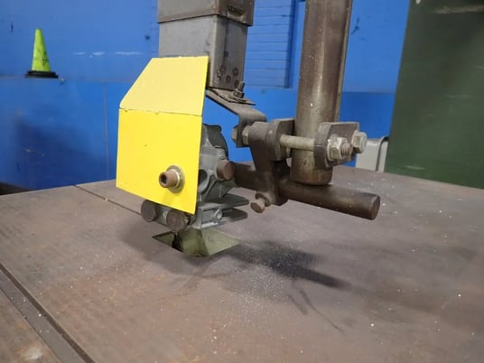 36" SCMI #900-SC, Vertical Band Saw, 46" x 31" Table, 3.7 kW, 1745 RPM, 230/460 V - Image 4