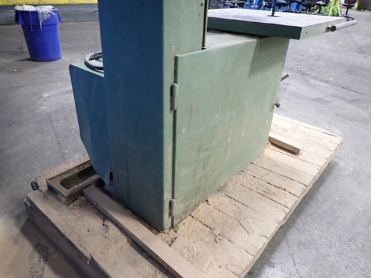 31" Danckaert, Vertical Band Saw, 31.5" x 31.5" Table, 0.5" Blade - Image 8
