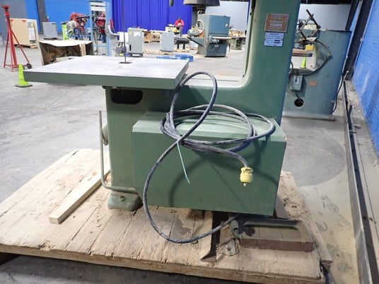 31" Danckaert, Vertical Band Saw, 31.5" x 31.5" Table, 0.5" Blade - Image 10