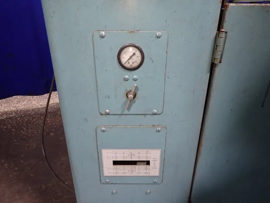 24" Grob #4V-24, Vertical Band Saw, 0.25" Blade width, 24" x 28" Table, 1985 - Image 5