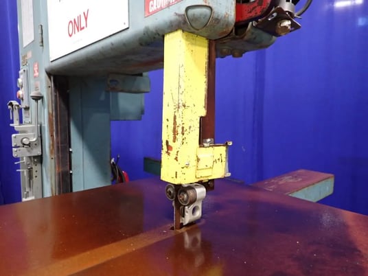 24" Grob #4V-24, Vertical Band Saw, 0.25" Blade width, 24" x 28" Table, 1985 - Image 7