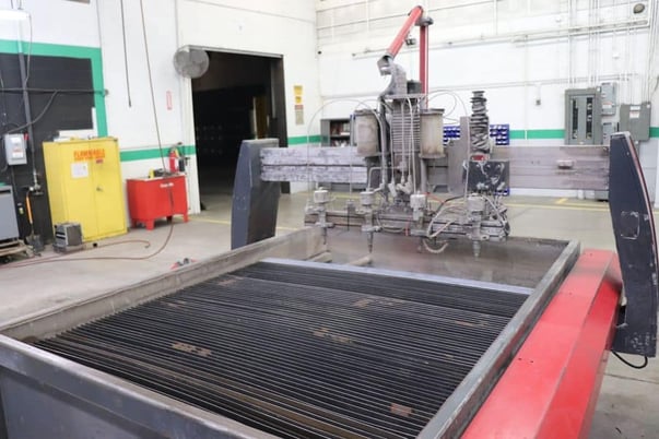 Omax #Maxiem-1515, CNC 4-head waterjet, 5.2' x 5.2'table, 50 HP, 60000 psi, abrasive hopper, 2021 - Image 6