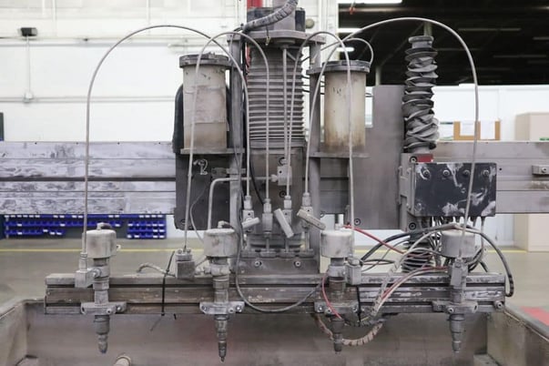 Omax #Maxiem-1515, CNC 4-head waterjet, 5.2' x 5.2'table, 50 HP, 60000 psi, abrasive hopper, 2021 - Image 8