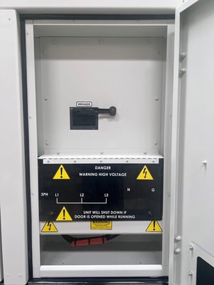 18400 KW Marathon #D10040, portable diesel generator set, 480 Volts, 470BHP Caterpillar C-15 engine, Tier 2 - Image 4