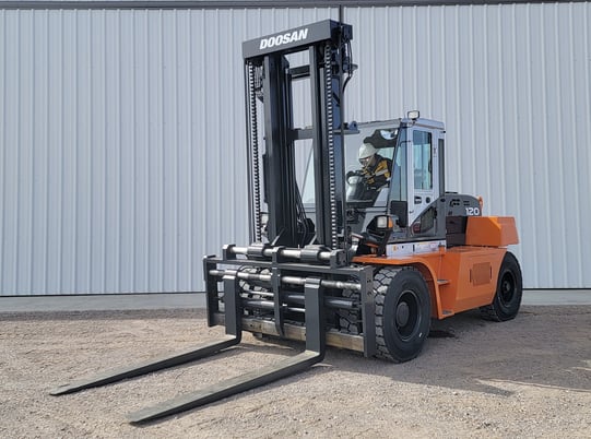 25000 lb. Daewoo Doosan #D120S-7, forklift, 148" lift height, Doosan DL06P diesel engine, solid tires, 2 - Image 1