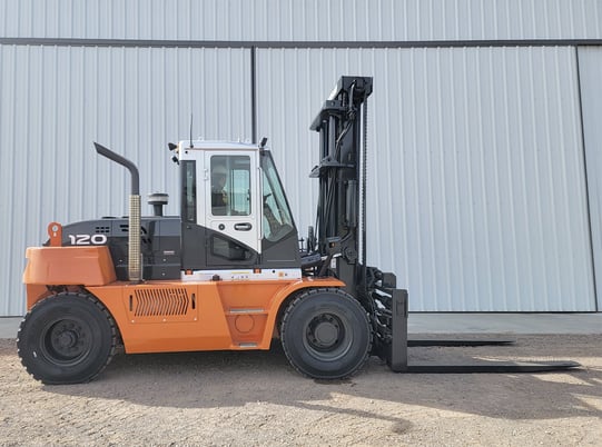 25000 lb. Daewoo Doosan #D120S-7, forklift, 148" lift height, Doosan DL06P diesel engine, solid tires, 2 - Image 3