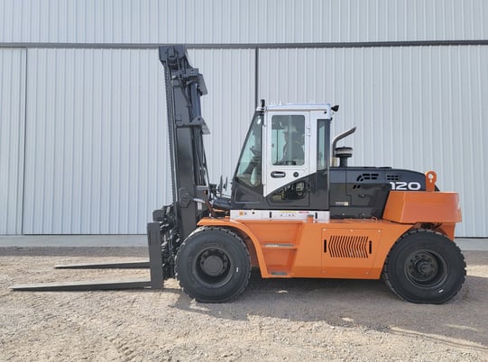 25000 lb. Daewoo Doosan #D120S-7, forklift, 148" lift height, Doosan DL06P diesel engine, solid tires, 2 - Image 4