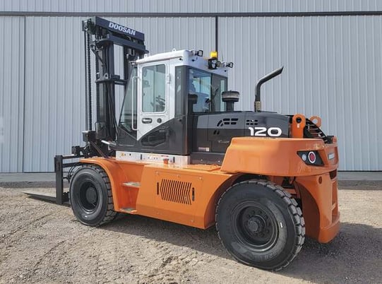 25000 lb. Daewoo Doosan #D120S-7, forklift, 148" lift height, Doosan DL06P diesel engine, solid tires, 2 - Image 5