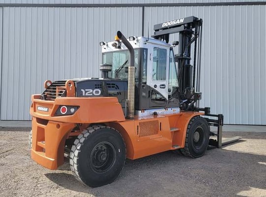 25000 lb. Daewoo Doosan #D120S-7, forklift, 148" lift height, Doosan DL06P diesel engine, solid tires, 2 - Image 6