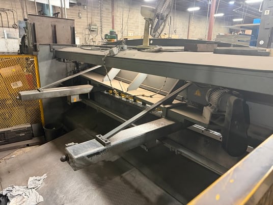 1/4" x 10' Haco #TSX-3006, Hydraulic Power Shear, 20 HP, 16 holddowns, Haco SP8, 575 Volts, 3PH, 2002 - Image 2