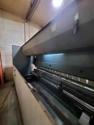 242 Ton, JMT #ADR-43220, hydraulic press brake, 14' overall, 10.4" stroke, 2-Axis Back Gauge, manual - Image 3