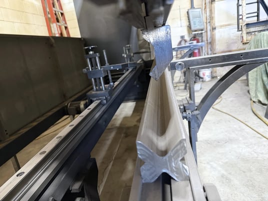 242 Ton, JMT #ADR-43220, hydraulic press brake, 14' overall, 10.4" stroke, 2-Axis Back Gauge, manual - Image 7