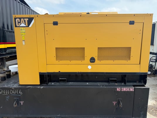 100 KW Caterpillar #D100-6, Diesel Generator Set, 1800 RPM, Caterpillar C4.4 engine, 277/480 Volt, 28 hours - Image 4