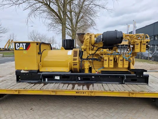 910 KW Caterpillar #C32-Acert, marine diesel generator set, 277/480 Volts, 3-phase, 1333 HP @ 1800 RPM - Image 1