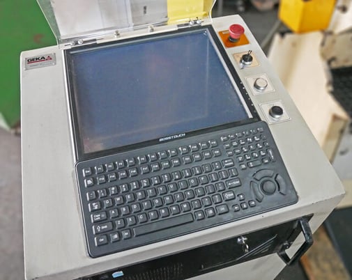 6-1/2" x 6-1/2" x 1/2" Geka #Hydracrop-110SD, CNC Deep Throat Ironworker, 24" throat, Dual Cylinder - Image 9