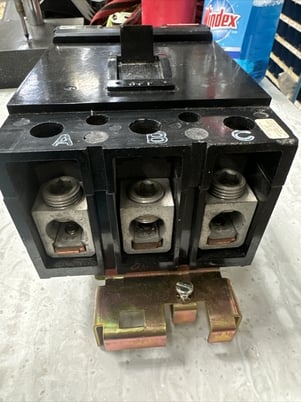 225 Amp. Square D #Q2-32225, Molded case circuit breaker, Q2, 3ph, 3P, 240 Volts, - Image 2