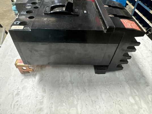 225 Amp. Square D #Q2-32225, Molded case circuit breaker, Q2, 3ph, 3P, 240 Volts, - Image 3