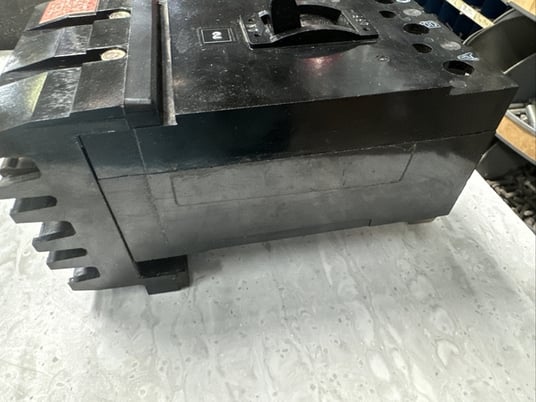 225 Amp. Square D #Q2-32225, Molded case circuit breaker, Q2, 3ph, 3P, 240 Volts, - Image 5