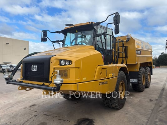 Caterpillar 725WW, Water Truck, 692 hours, S/N: 3T901382, 2025 - Image 1