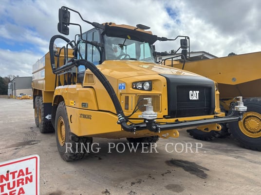 Caterpillar 725WW, Water Truck, 692 hours, S/N: 3T901382, 2025 - Image 2