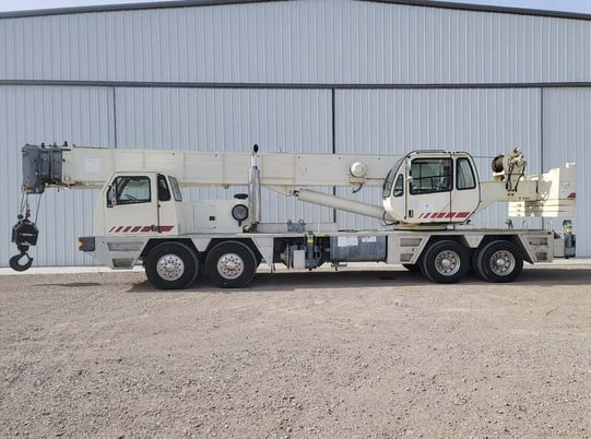 54 Ton, Terex #T560, truck crane, 110' lift height, 32' jib, Detroit Series 60 diesel engine, 2001 - Image 3