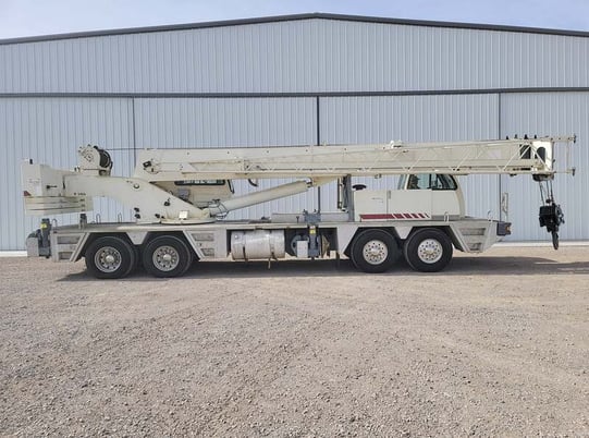 54 Ton, Terex #T560, truck crane, 110' lift height, 32' jib, Detroit Series 60 diesel engine, 2001 - Image 4