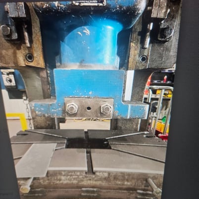 60 Ton, Bliss #C-60, punch press, 4" stroke, 14.5" Shut Height, 3" adj., 21" x32" bed, 90 SPM, 1998 - Image 5