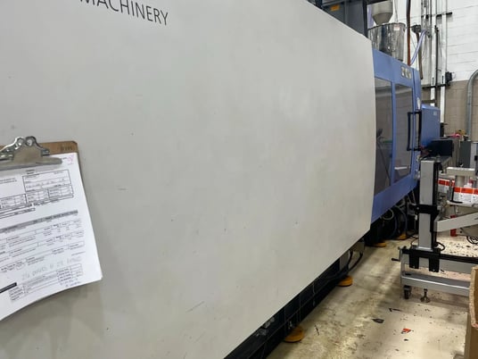 674 Ton, 110 oz., Haitian #MA6000-4500, servo hydraulic horizontal plastic injection molder, 34.65" x 34.65" - Image 2