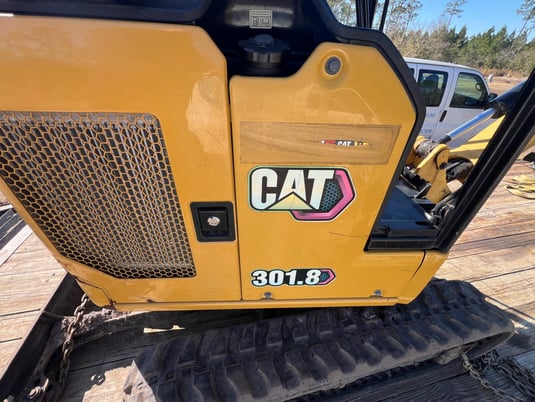 Caterpillar #301.8, Mini Excavator, 1397 RPM, 178 psi hydraulic pump press, 940 hours, S/N: T03018PH8X05162 - Image 2