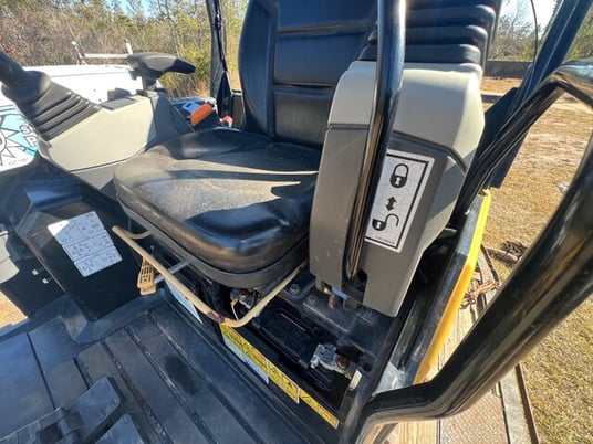 Caterpillar #301.8, Mini Excavator, 1397 RPM, 178 psi hydraulic pump press, 940 hours, S/N: T03018PH8X05162 - Image 6