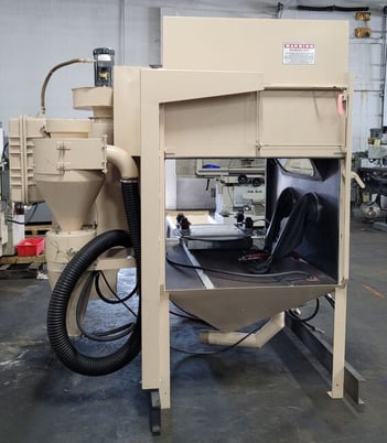 Abrasive Blast Systems #6048, blast cabinet, 2 turn table carts, 900 cfm dust collector - Image 4