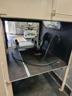 Abrasive Blast Systems #6048, blast cabinet, 2 turn table carts, 900 cfm dust collector - Image 8